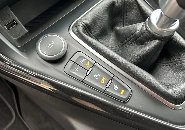 Ford Focus cena 38900 przebieg: 147000, rok produkcji 2015 z Wałbrzych małe 742